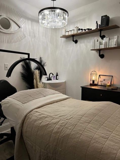 Boho Theme Lash Room, Classy Salon Suite, Classy Esthetician Room, Black Spa Decor, Dark Moody Esthetician Room, Salon Suite Decor Esthetician, Esthetician Suite Decor Ideas, Lash Tech Room Ideas In Bedroom, Spa Suite Ideas