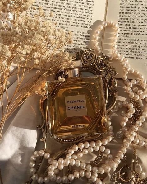 chanel || dc Light Academia Aesthetic, Cream Aesthetic, Chanel Perfume, Gold Aesthetic, Classy Aesthetic, Princess Aesthetic, Yellow Aesthetic, Aesthetic Pastel Wallpaper, Beige Aesthetic