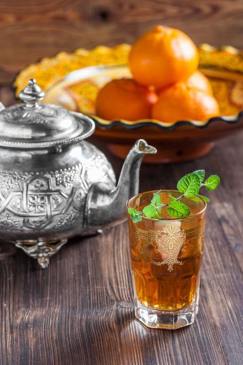 how to make moroccan mint tea Mint Tea Recipe, Moroccan Green, Arabic Tea, Homemade Iced Tea, Making Iced Tea, Moroccan Mint Tea, Clam Recipes, Mint Tea, Moroccan Food