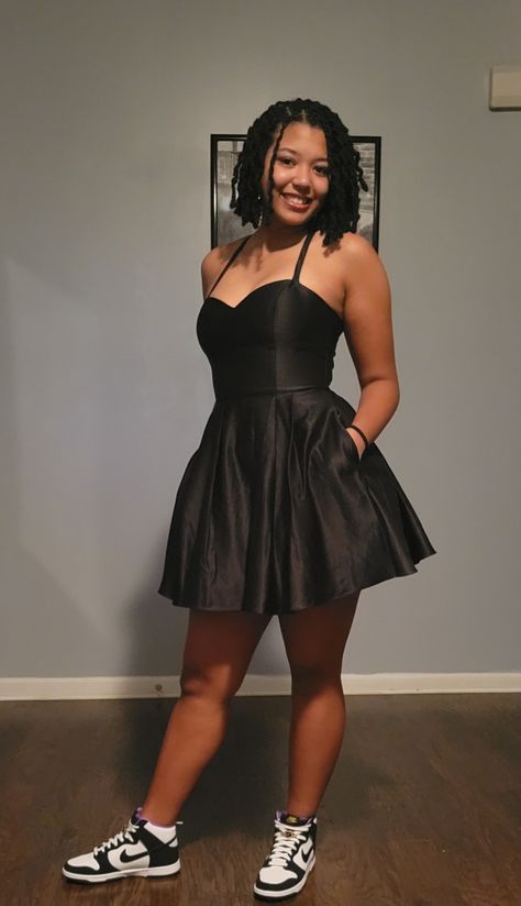 Pretty Hoco Dresses Black, Mid Size Hoco Dress, Middle School Dance Dresses Black, Short Sneaker Ball Dress, Plus Homecoming Dresses, Hoco Dresses Curvy, Grade 7 Prom Dresses, Homecoming Dresses For Bigger Women, Hoco Dresses Plus Size Short