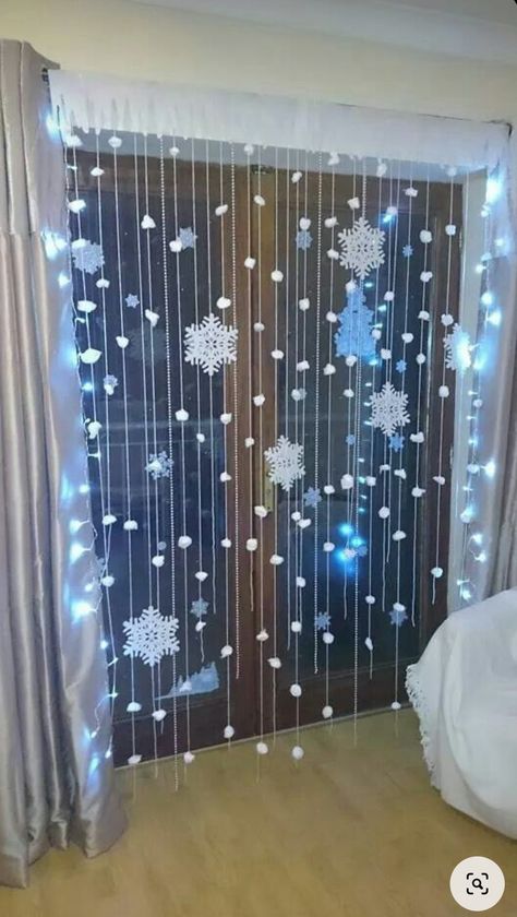 Diy Frozen Decor, Snow Theme Decorations, Cotton Snow Decoration, Ice Party Decorations, Snow Ball Decorations, Snow Themed Party Decorations, Winter Theme Party Decorations, Winter Birthday Party Decorations, Frozen Birthday Decoration Ideas