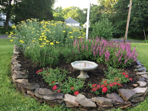 Flag pole garden Flower Bed Around Flag Pole, Garden Around Flag Pole, Flower Bed Around Light Pole, Flag Pole Garden Ideas, Flag Pole Garden, Front Yard Flag Pole Landscaping Ideas, Flagpole Landscaping Ideas Front Yard, Flag Pole Flower Bed Ideas, Landscaping Around Flag Pole