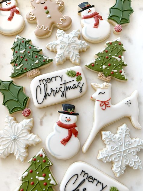 Christmas Decorated Sugar Cookies Christmas Decorated Sugar Cookies, Christmas Sugar Cookie Designs, Iced Christmas Cookies, Royal Icing Christmas Cookies, Decorated Christmas Cookies, Snowflake Sugar Cookies, Christmas Sugar Cookies Decorated, Holiday Sugar Cookies, Flooding Cookies