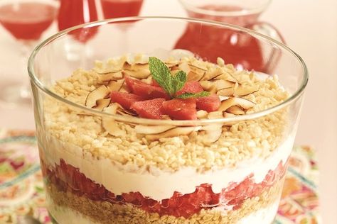 This guilt-free healthy breakfast trifle recipe is everyone-friendly. Enjoy the layers of fruit, gluten-free granola, dairy-free yogurt, crisps and coconut. Breakfast Trifle, Dairy Free Trifle, Gfcf Recipes, Dairy Free Breakfast Recipes, Trifle Recipes, Trifle Dish, Gluten Free Granola, Dairy Free Breakfasts, Dairy Free Yogurt