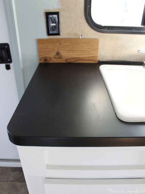 Painting Laminate Countertops Black, Easy Laminate Countertop Makeover, Glitter Kitchen Countertops, Painted Formica Countertops, Chalk Paint Countertops, Cheap Countertop Ideas Diy, Painted Countertops Diy, Countertop Redo, Painting Laminate Countertops