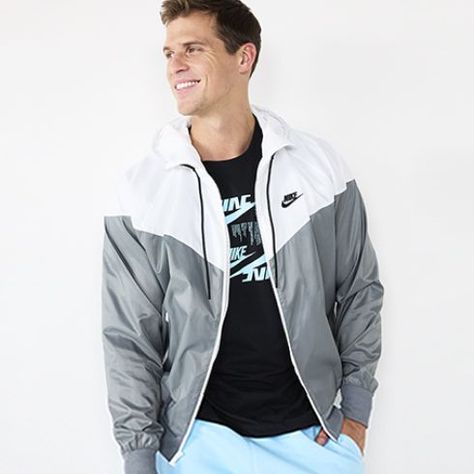 Nike Windrunner Jacket, Look Nike, Retro Windbreaker, Nike Windrunner, Nike Looks, Windrunner Jacket, Nike Retro, Hooded Jacket Men, Mens Windbreaker