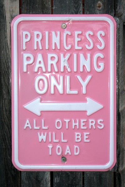 Funny Parking Sign - Free High Res. Photo. This sign made me giggle! By no means do I think I'm a princess but I love pink and........'toad'...makes me smile:) Funny Princess, Shoes Princess, Princess Parking, Tout Rose, Bedroom Wall Collage, Shoes Tennis, Pink Tree, Pink Quotes, Tree Lights