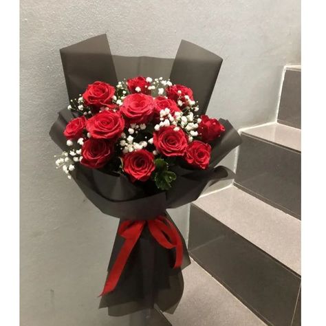 shiekhdeliveryhouse Sending Love Your Way Can Be Customize According To Your Own Theme/Colour//Size✓ Dm To Order Yours Now!♡ For More Details Conatct Us On WhatsApp 03135941000 or Dm Us! #lovegifts #gifts #giftsforher #giftsforhim #personalized gifts #personalisedgifts #uniquegifts #birthdaygifts #giftset #giftsforalloccasions #luxurygifts #giftsforgirls #giftshopping #gifts #greatgiftsideas #specialgifts #giftsforeveryone #couplegifts #giftsforwomen #bestgifts #lovegifts Simple Rose Bouquet, Bouquet Red Roses, Red Rose Bouquet Wedding, Small Bouquet Of Flowers, Red Flower Bouquet, Red Roses Bouquet, Bouquet Of Red Roses, Roses Bouquet Gift, Birthday Flowers Bouquet