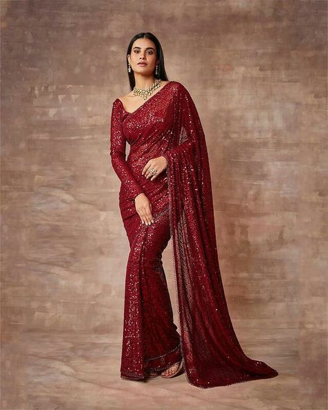 Red Colour Saree Party Wear, Red Sequence Saree, Bengali Clothes, Long Sleeve Blouse Designs, Farewell Saree, Bride Reception Dresses, Sequins Saree, Indian Wedding Gowns, Sequence Saree