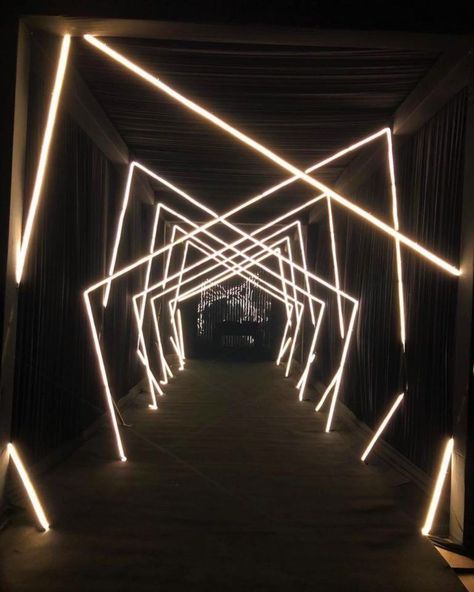 LED decorations: 100 of the best Pinterest ideas for your event - by ETERESHOP Bar Deco, Pixel Led, Event Entrance, Nightclub Design, Wedding Entrance Decor, Photo Zone, Wedding Entrance, Entrance Design, Led Decor