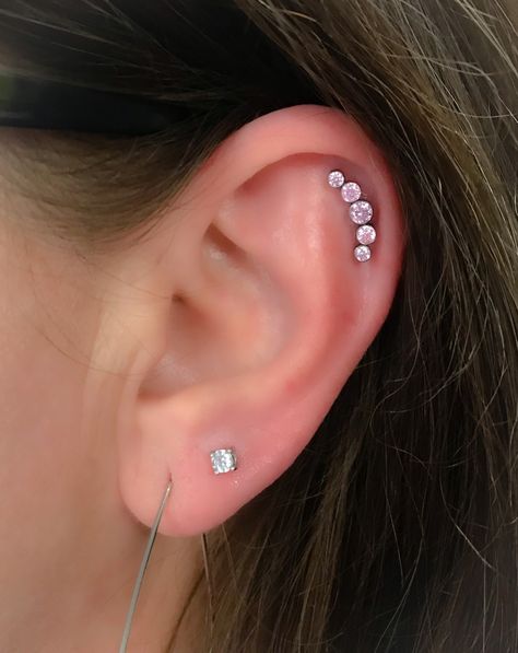 Ear Piercings Classy, Simple Ear Piercings, Flat Helix Piercing, Flat Ear Piercing, Minimalist Ear Piercings, Purse Aesthetic, Flat Piercing, Ear Piercing Studs, Engagement Nails