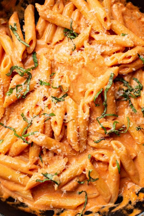 This easy penne alla vodka recipe is a restaurant-quality dish with a silky tomato cream sauce. It only takes 20 minutes to make, so it's a perfect way to elevate busy weeknights! Best Penne Alla Vodka Recipe, Penne A La Vodka, Penne Alla Vodka Recipe, Pink Sauce Pasta, Pasta And Sauce, Penne Vodka, Pasta Alla Vodka, Vodka Sauce Recipe, Salt Lavender