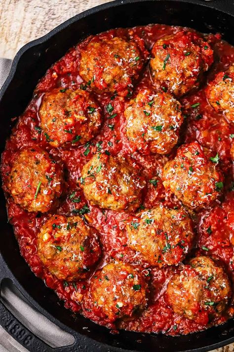 An overhead view of a large cast-iron skillet filled with Italian meatballs resting in a layer of homemade marinara sauce. Meatball Marinara Sauce, Marinara And Meatballs, Mary Berg Taco Meatball Skillet, Creamy Tomato Meatballs, Light And Fluffy Meatballs, Meatballs In Red Wine Sauce, Beef Italian Meatballs, Jumbo Italian Meatballs, Healthy Recipes Italian