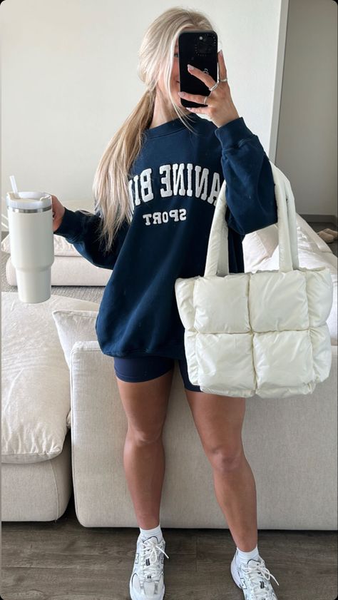 Cosy Outfits, Sydney Adams Outfits, Sydney Adams, Ootd Gym, Gym Girlie, Easy Fits, Exercise Outfits, Fits Ideas, Airport Fits