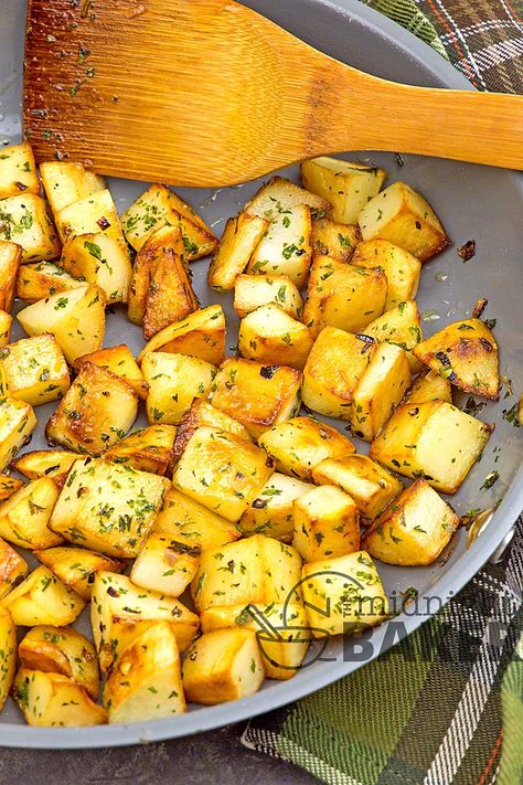 Sauteed Potatoes Recipes, Potato Sauteed, Sautéed Potatoes, Quick Potato Recipes, Sauteed Potatoes, Blackstone Recipes, Easy Mediterranean Diet Recipes, Dinner Side, One Skillet