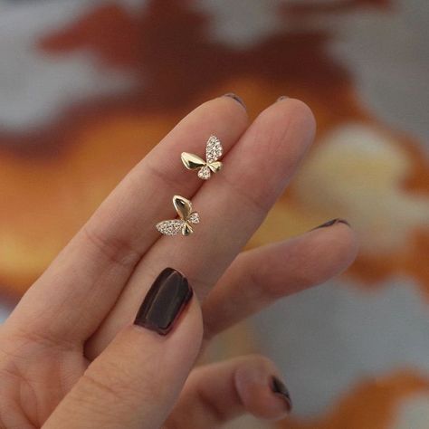 Small Earrings Gold, Hand Jewelry Rings, Simple Gold Earrings, New Gold Jewellery Designs, Gold Earrings Models, Fancy Jewelry Necklace, Fancy Jewellery Designs, Gold Jewelry Stores, Simple Stud Earrings