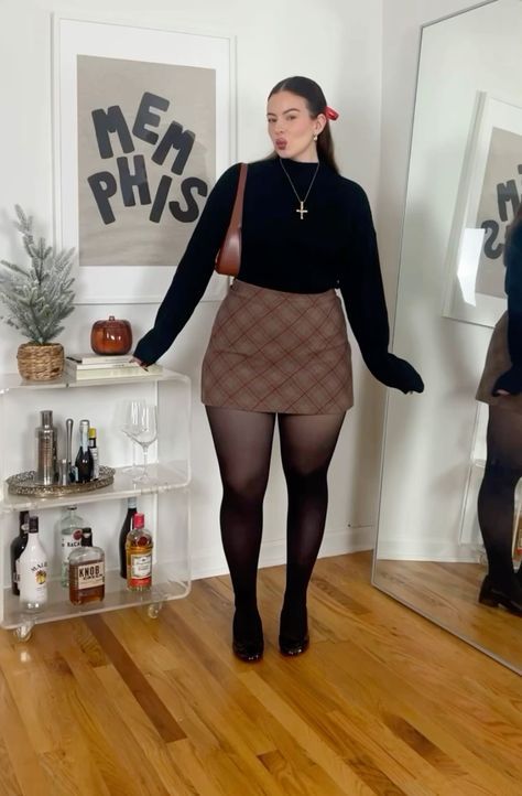 Stockings With Skirt Outfit, Thick Body Fall Outfits, Midsize Bday Outfits, Plus Size Fall Fashion Aesthetic, Plus Size Dark Feminine Aesthetic, Casual Elegant Outfits Plus Size, Black Mini Skirt Outfit Curvy, Corporate Fashion Plus Size, Midsize Tights Outfit