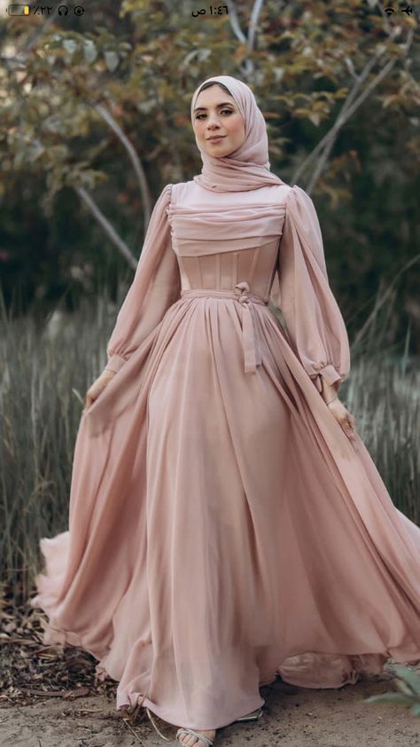 Hijab Dress Party Simple, Hijab Stile, Pink Hijab, Hijab Dress Party, Chiffon Prom Dresses, Estilo Hijab, Bride Dress Simple, Stile Hijab, Gowns Dresses Elegant