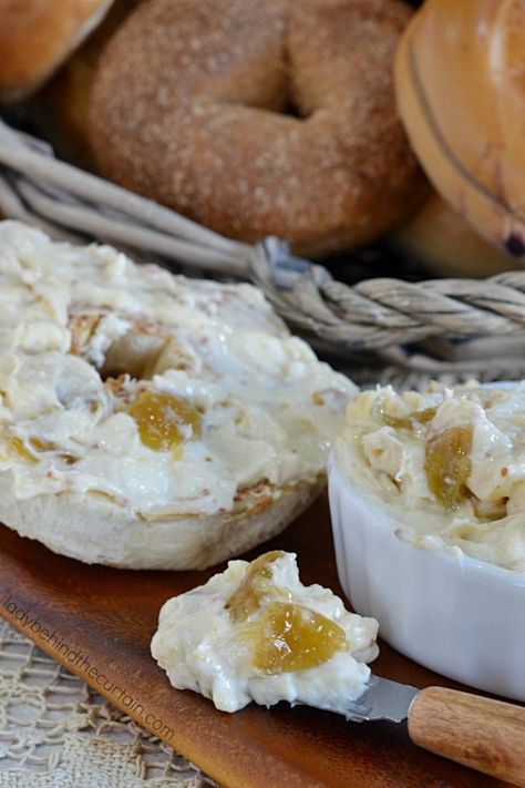 Fig Cream Cheese, Cream Cheese Spread Recipes, Fig Butter, Fig Preserves, Baked Apple Dessert, Pecan Butter, Cream Cheese Appetizer, Cream Cheese Ball, Fig Spread