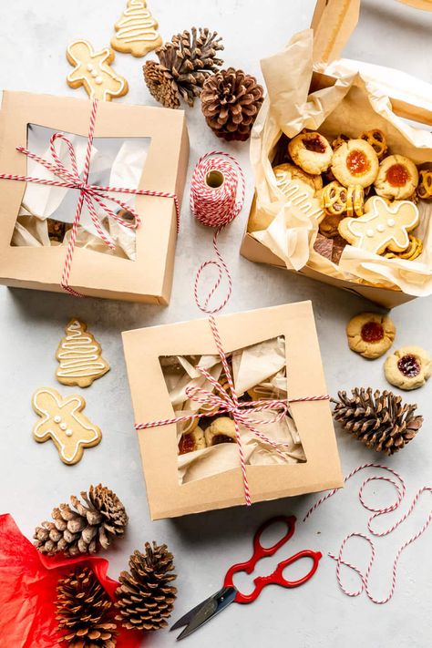 Christmas Cookie Boxes with Recipes - Fed & Fit Christmas Cookies Boxes Ideas, Cookie Gift Packaging, Christmas Cookie Boxes, Rolo Pretzels, Cookie Gift Boxes, Christmas Cookies Packaging, Christmas Cookie Box, Christmas Treats Boxes, Christmas Cookies Gift