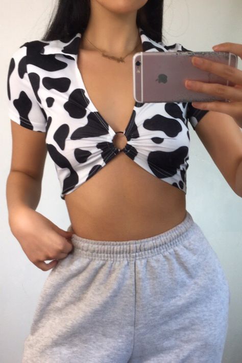 Cow Print Top, Outfit Layout, Illustration Fashion Design, Crop Top Outfits, Cow Boy, Swaggy Outfits, Hot Outfits, Girls Fashion Clothes, Cow Print