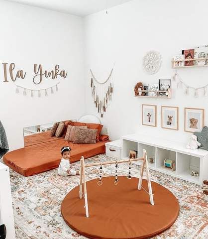 Montessori Nursery Ideas – Happiest Baby Playroom Ideas Rugs, Nursery Montessori Ideas, Nursery Decor Montessori, Montesorri Room Ideas, Infant Nursery Ideas, Nursery Room Montessori, Montisorri Baby Room Bed, Montessori Infant Playroom, Tiny Montessori Bedroom