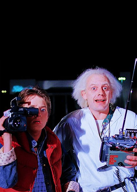 aquamans:  “ Michael J. Fox and Christopher Lloyd in Back to the Future (1985)  ” Film Cult, The Future Movie, Future Days, Doc Brown, Michael J Fox, J Fox, Funny Horses, Septième Art, Robinson Crusoe