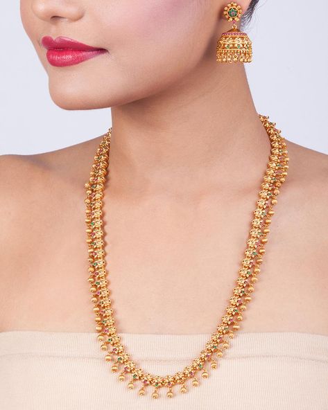 Gold Long Chains Indian Jewellery, South Indian Gold Necklace Designs, Long Haram Designs Indian, Gold Long Necklace Designs, Antique Long Necklace, Temple Jewellery Set, South Indian Necklace, South Indian Temple, Indian Jewelry Set