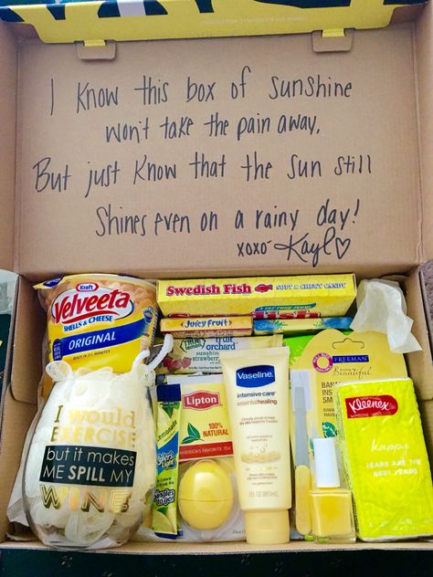 Sunshine box for friends with deceased family/friends Diy Valentines Day Gifts For Him, Boyfriend Gift Basket, Box Of Sunshine, Themed Gift Baskets, Christmas Gifts For Grandma, Mom Diy, Care Packages, Cadeau Diy, Valentines Day Gifts For Him