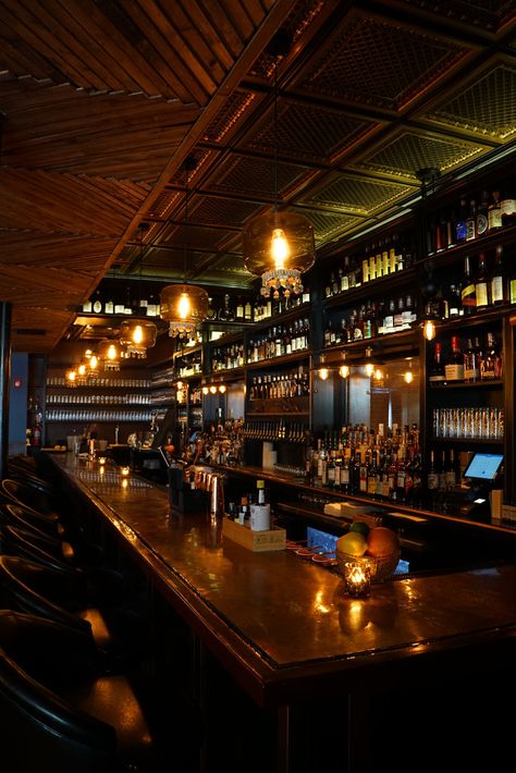 Dream Restaurant Ideas, Pub Ideas Design Modern, Bar Asethic, American Bar Design, Restaurant Bar Aesthetic, Whiskey Bar Design, American Bar Aesthetic, Old Pub Aesthetic, Back Bar Design Restaurant