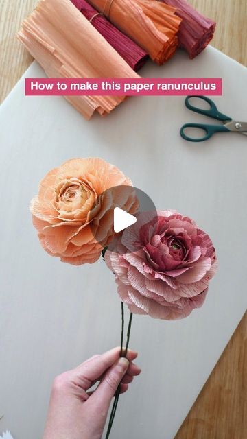 How To Paper Flowers Diy, Easiest Paper Flowers, Crepe Paper Flowers Wedding Decoration, Crepe Flower Template, Crepe Paper Flower Centerpieces, Flowers Made From Streamers, Crepe Paper Crafts Diy, Paper Flowers Aesthetic Diy, Paper Greenery Diy