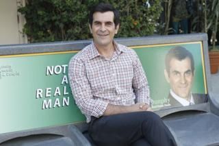 Phil Dunphy is not a real man. Modern Family Phil Dunphy, Modern Family, Bench