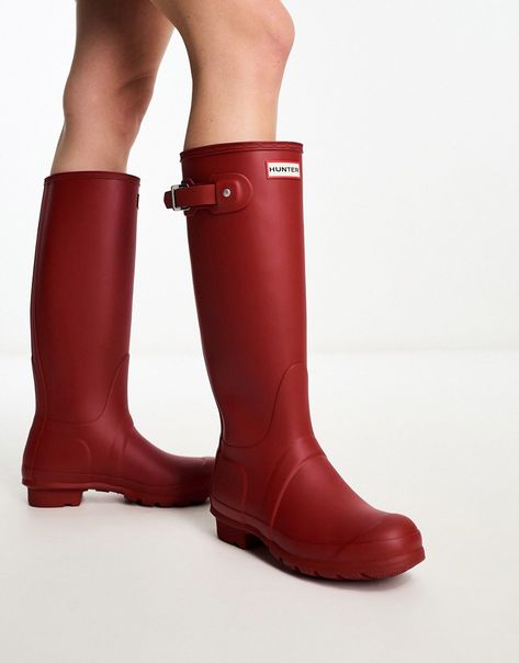 Red Hunter Boots Outfit, Red Rain Boots Outfit, Hunter Boots Red, Rainy Boots, Rain Boots Outfit, Red Wellies, Red Hunter Boots, Rain Boot Outfit, Hunter Boots Outfit