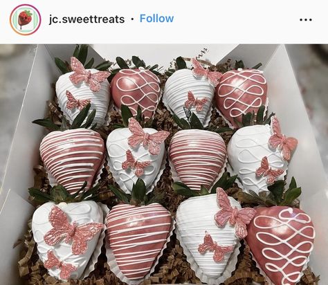 Themed Chocolate Covered Strawberries, Dipped Berries, Pink Gift Basket, Mothers Day Chocolates, Mothers Day Desserts, Chocolate Covered Strawberry Recipe, Chocolate Covered Strawberries Bouquet, Strawberry Gifts, Chocolate Covered Fruit