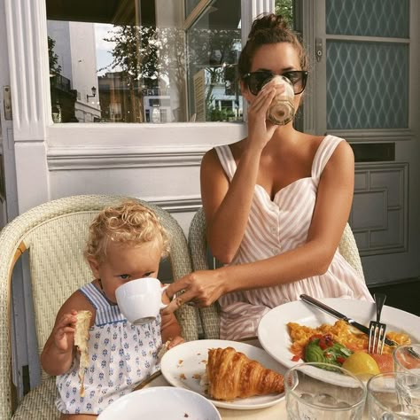 Blooming beautiful cheeseboard 🌸 Perfect for two ❤️ Me As A Mom, Birkin Mom, Mom Aesthetic, Moms Goals, Future Mommy, Dream Family, Future Mom, Shooting Photo, Future Lifestyle