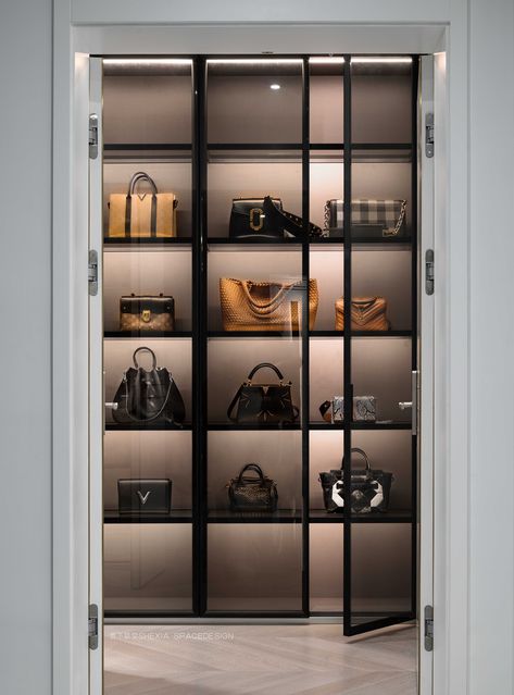 Bag Display Ideas Bedroom, Modern Dressing Room, Small Dressing Rooms, Dream Closet Design, Walk In Closet Design, Luxury Closets Design, Wardrobe Interior Design, Closet Decor, Bag Display