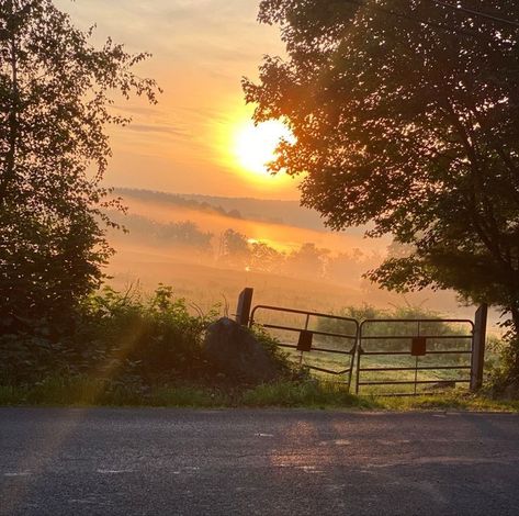 Sunrise Countryside, Rural Aesthetic, Sunset Countryside, Sturbridge Massachusetts, New England Landscape, Summer Countryside, Countryside Aesthetic, Countryside Life, England Countryside