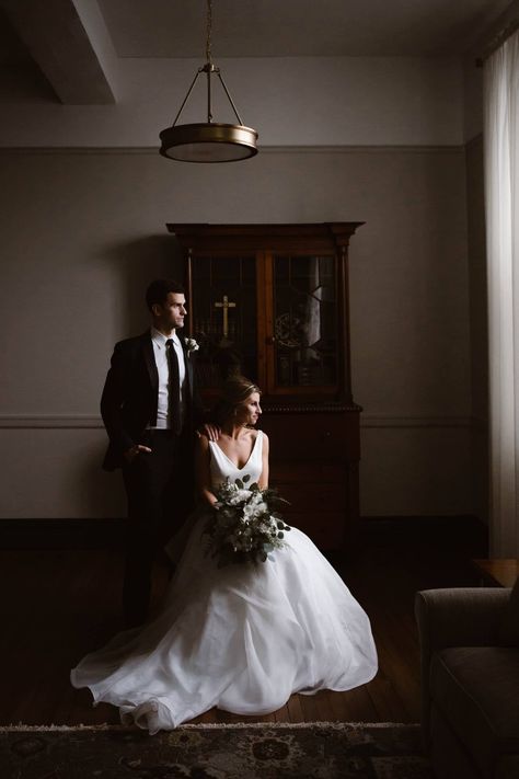 Top 10 Tips for Indoor Wedding Photography Interior Wedding Photography, Inside Wedding Photography, Winter Wedding Photography Indoor, Indoor Wedding Couple Photos, Wedding Couple Poses Indoor, Wedding At A Restaurant, Wedding Poses Indoor, Wedding Photo Ideas Inside, Indoor Wedding Reception Photography