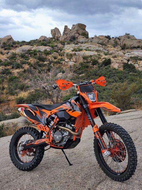 Ktm Enduro Motocross, Womens Dirt Bike Gear, Dirt Scooter, Ktm Enduro, Ktm Dirt Bikes, Ktm Motocross, Moped Bike, Honda Dirt Bike, Custom Bikes Cafe Racers