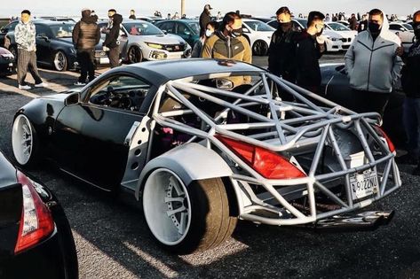 This Half-Naked Nissan 350Z Is One Step Closer To Becoming A Hot Wheels Car - This is mental. Exo Car, New Nissan Z, Car 2023, Supercar Design, Rad Racer, Nissan Hardbody, Chassis Design, Nissan Z, Hot Wheels Toys