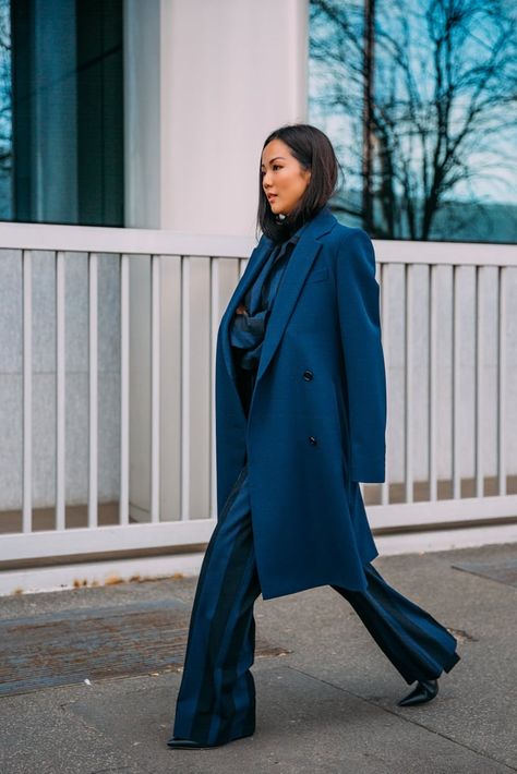 Mode Monochrome, Yoyo Cao, 2020 Street Style, Milan Street Style, Rihanna Style, Monochrome Fashion, Trendy Winter, Street Style Inspiration, Fall Street Style