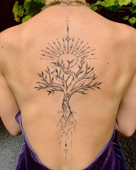 ☥Handweaved intuitive markings on Instagram: “A magical day weaving earth mother tree magick with Aleisha 🖤 The sacred tree, symbolising the journey of you & all that you are becoming.…” Goddess Tree Tattoo, Mother Earth Tattoo, Tree Tattoo Back, Earthy Tattoos, Inner Forearm Tattoo, Boho Tattoos, Funky Tattoos, Initial Tattoo, Tattoos For Women Flowers