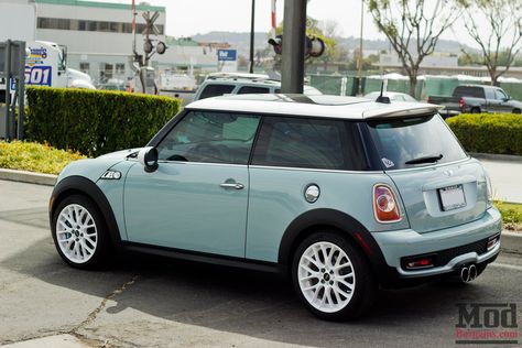 Blue Mini Cooper, Mini Copper, White Rims, Mini Cooper Countryman, Minty Fresh, Car Goals, Mc Laren, Dirt Track Racing, Car Inspiration