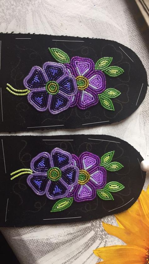 Moccasin Vamps, Metis Beadwork Patterns, Metis Beadwork, Beaded Gloves, Moccasin Pattern, Beaded Moccasins, Native Beading Patterns, Beadwork Designs, Native Beadwork