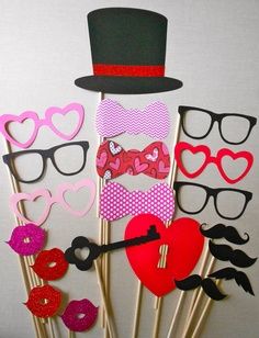 Photobooth For Valentines Day, Valentines Day Photobooth Ideas, Prek Valentines, Valentine Banquet, Valentines Photo Booth, Valentines Dance, Diy Wedding Photo Booth, Valentines Bricolage, Diy Photography Props