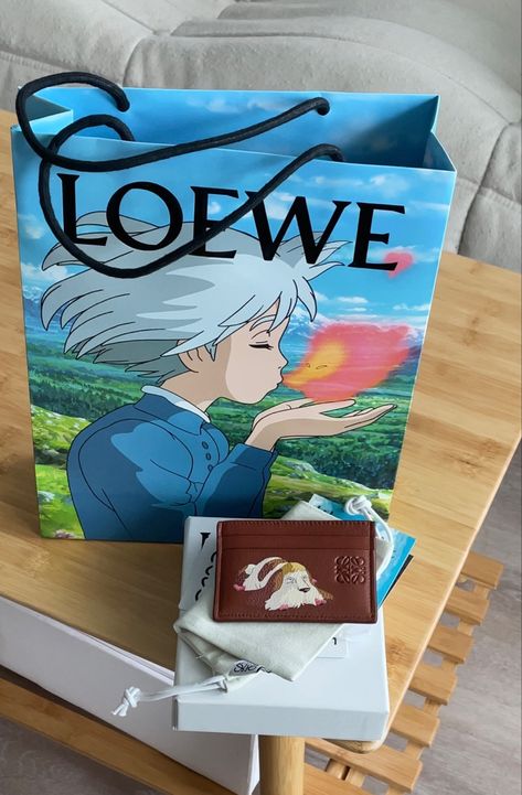 Howl's Moving Castle Aesthetic Howl, Studio Ghibli Accessories, Studio Ghibli Things, Howls Moving Castle Characters, Ghibli Accessories, Loewe Ghibli, Loewe Studio Ghibli, Studio Ghibli Merch, Howl's Moving Castle Aesthetic