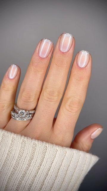 Micro French Nails Glitter, French Manicure Designs Sparkle, Micro French Dip Manicure, Glitter Micro French, Simple French Manicure Nail Designs, French Manicure With Shimmer, French Nail Designs With Glitter, Micro Tip Nails, Micro French Manicure Color