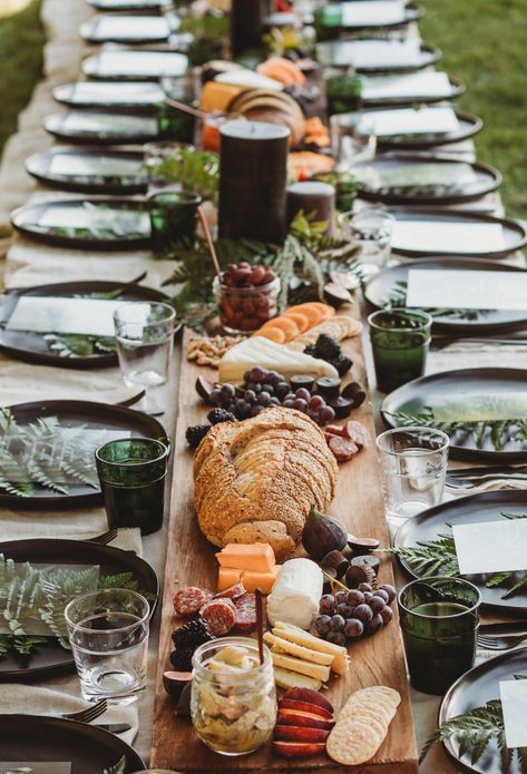 Fall Photographers Dinner | Elise Aileen Blog Table Setting With Food On Table, Casual Dinner Setting, Charcuterie Board Tablescape, Catering My Own Wedding, Charcuterie Board Wedding Centerpiece, Dinner Party In The Woods, Tuscan Themed Dinner Party, Dinner Rehearsal Ideas, French Dinner Party Table Setting