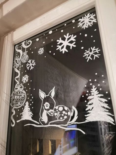 Christmas Window Designs Chalk, Christmas Art On Windows, Cute Christmas Window Paintings, Painting On Windows Christmas, Paint On Windows Christmas, Christmas Window Decorations Paint, Window Painting For Christmas, Window Paintings Christmas, Christmas Painting Window