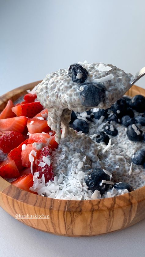 chia seed pudding, overnight chia seed pudding, chia pudding, breakfast recipe Gluten Free Aesthetic Food, Low Carb Sweet Breakfast, Clean Low Calorie Recipes, Low Calorie Chia Pudding, Vegan Low Calorie Recipes, Calorie Deficit Breakfast, Low Carb Healthy Breakfast, Oatmeal Calories, Low Calorie Breakfast Recipes